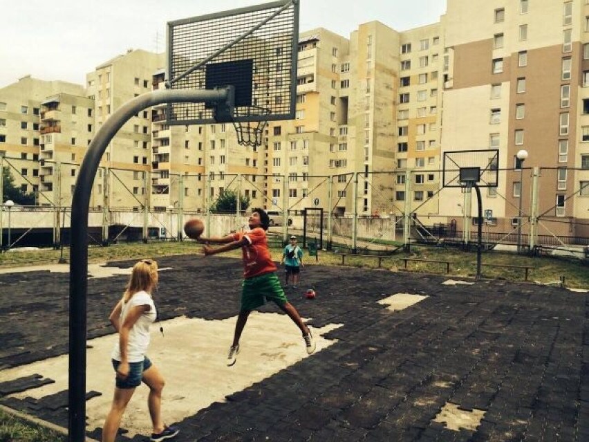Jeremy Sochan trenował w Warszawie. Przyszła gwiazda NBA grywała na boisku na Pradze. Ostatnio je zlikwidowano. Powróci? 