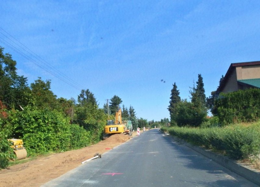 Przed  Krzyckiem Małym jest już asfalt, teraz prace we wsi