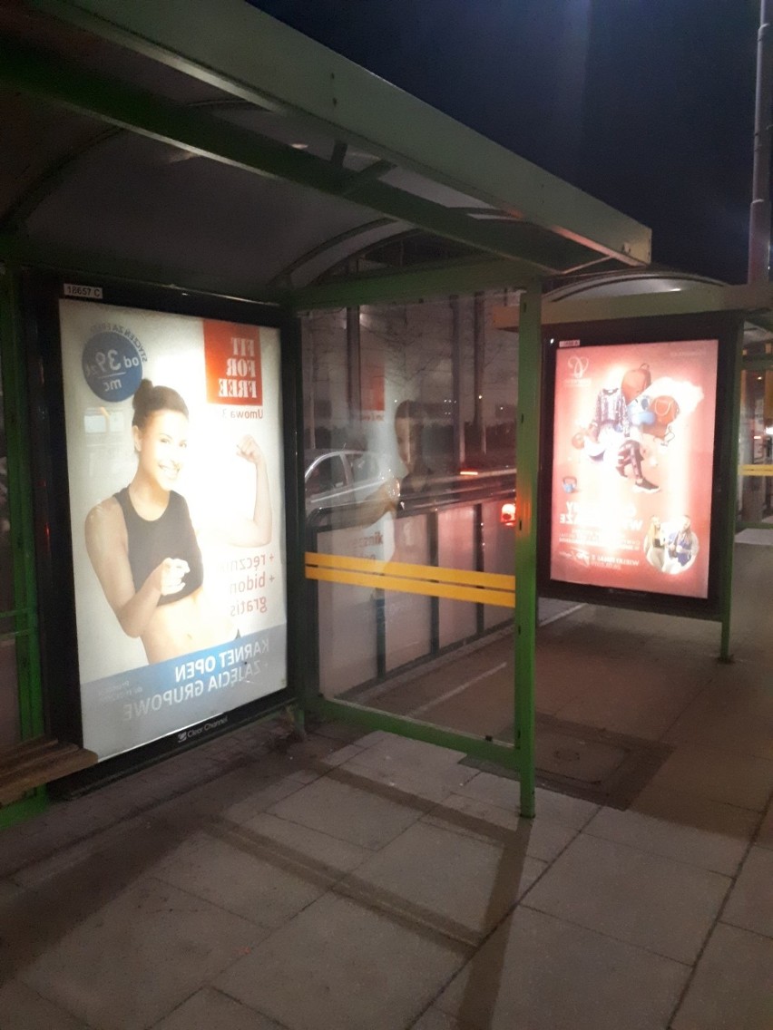 Tak wyglądają reklamy na poznańskich przystankach