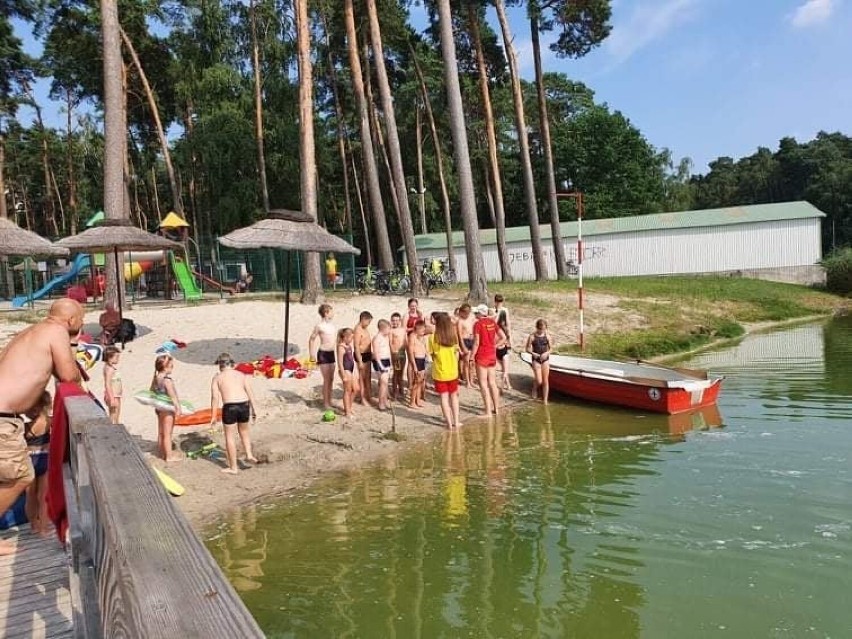 Nad jeziorem w Gołuchowie odbyły się kolejne zajęcia w ramach Klubu Małego i Młodego Ratownika