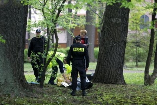 W wielkanocną niedziele w parku Szczytnickim odnaleziono zwłoki mężczyzny.