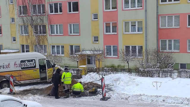 Trwa lokalizowanie miejsca awarii na osiedlu Kopernika w Chełmnie