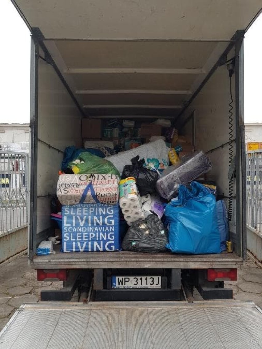 Pomoc dla Ukrainy. Trzeci transport z pomocą humanitarną wyjechał z Płocka [ZDJĘCIA]
