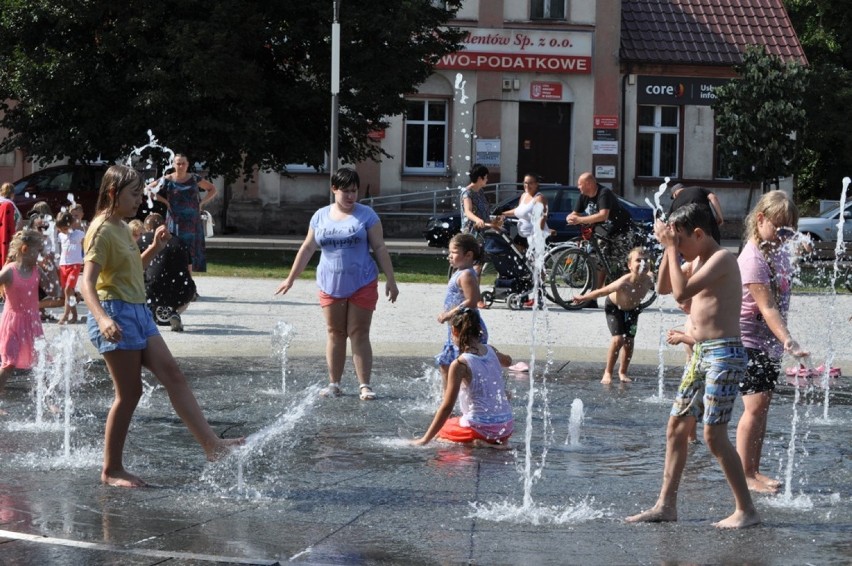 KOŚCIAN. Fontanna na placu Wolności jest zepsuta. Na razie nie wiadomo, kiedy zacznie działać [ZDJĘCIA]