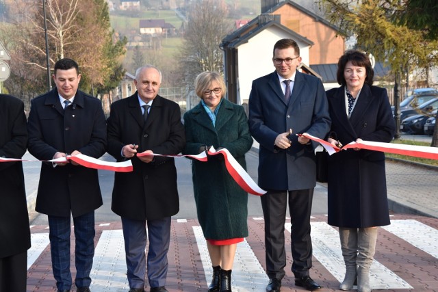 Uroczyste otwarcie drogi gminnej Księże w Ropie oraz oddanie do użytku wiaty wystawienniczo-targowej