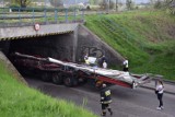 Tir utknął pod wiaduktem przy ul. Słupskiej ZDJĘCIA, WIDEO