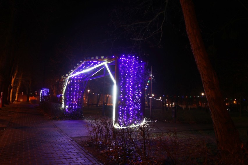 Wronki. W przestrzeni miejskiej pojawiły się świąteczne iluminacje [ZDJĘCIA]