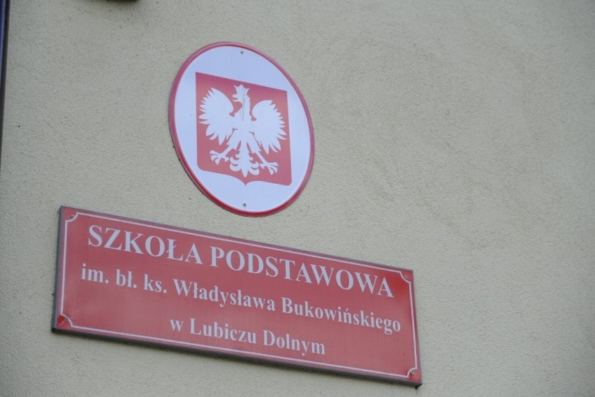 Lubicz. Rozpoczęcie roku szkolnego w cieniu tragedii. "Na zawsze pozostaniesz w naszych sercach"