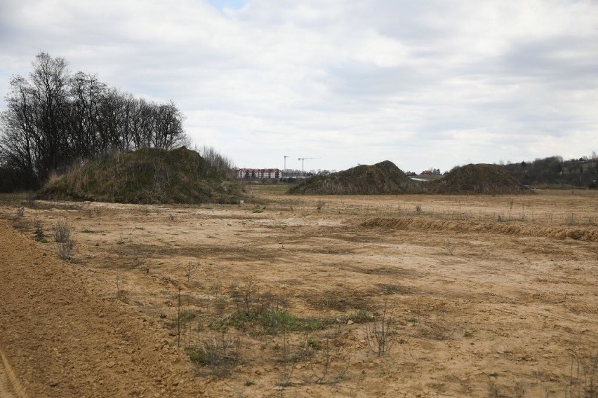 Kraków. Mieszkańcy obawiają się budowy ogromnego osiedla na pokopalnianych terenach w Zesławicach. Właściciel terenu przeprowadza ankietę