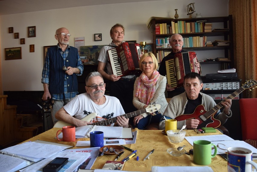 Próby odbywają się w domu Józefa Sygiera, założyciela i...