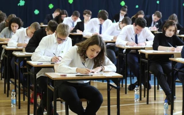 Opolscy gimnazjaliści i ósmoklasiści na egzaminach wypadli nieco poniżej średniej krajowej. Najlepiej poszły im języki.