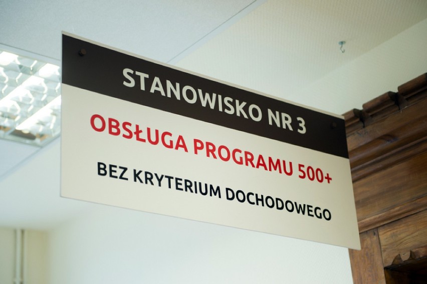 Dziś wystartował rządowy program Rodzina 500 plus. W lublinieckim MOPS-ie bez kolejek [ZDJĘCIA]