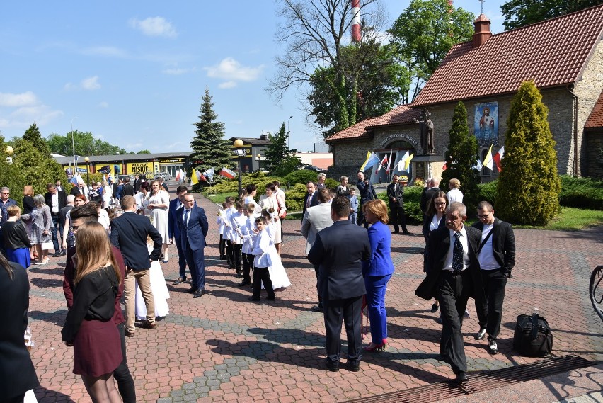 Pierwsza Komunia św. w Myszkowie w parafii pw. Narodzenia Najświętszej Maryi Panny ZDJĘCIA