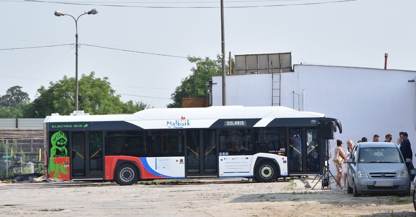 Malbork. Autobusy elektryczne już wyjechały na ulice miasta, ale najpierw zostały uroczyście przywitane 