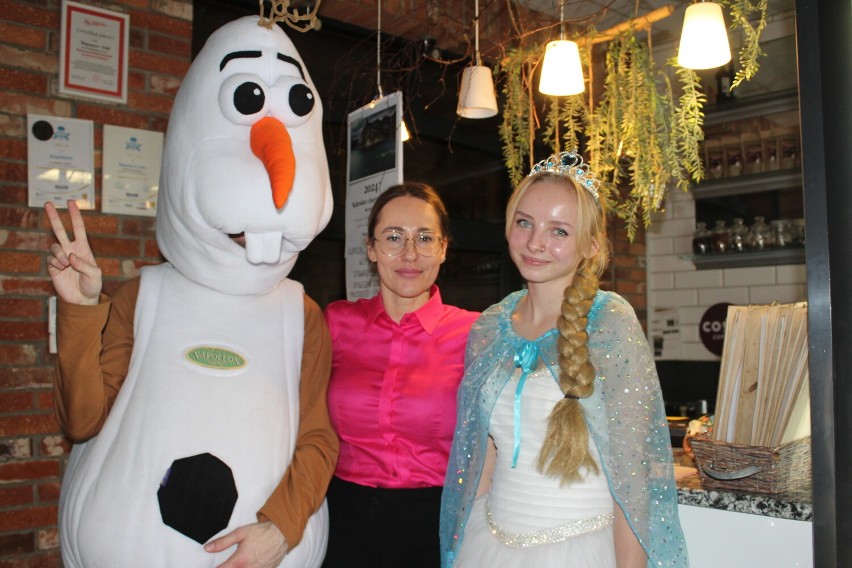 Elsa i Olaf odwiedzili szamotulską kawiarnię! Warsztaty z postaciami z bajki w Napoleon Cafe 