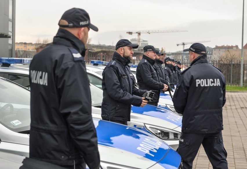 Mikołajkowy prezent dla gdańskich policjantów - 7 radiowozów