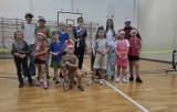 Mikołajkowy Turniej Mini Tenisa Ziemnego w Śremie. W trzeciej edycji tenisowych zmagań zagrało ośmioro uczestników i uczestniczek