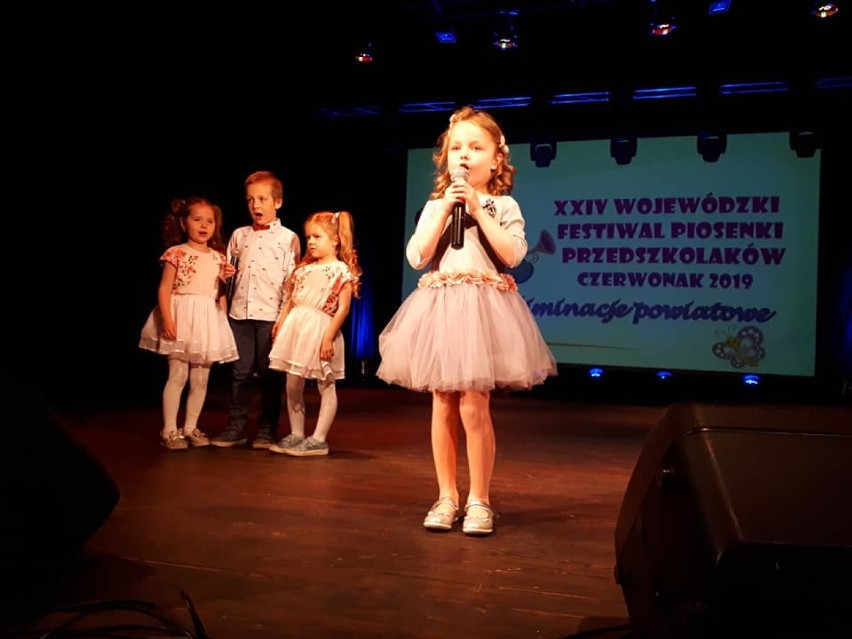 Przedszkolaki prezentowały zdolności wokalne w MOK-u