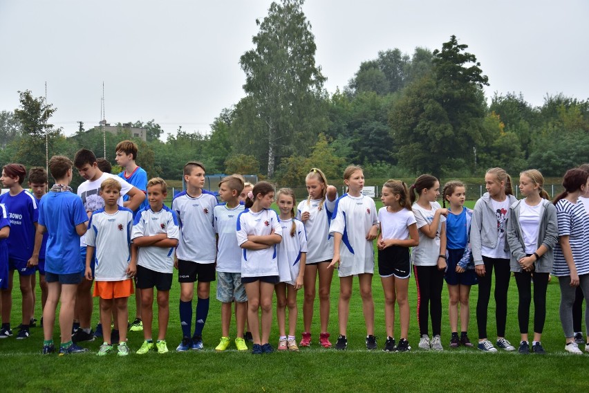 Festiwal sztafet na żnińskim stadionie.