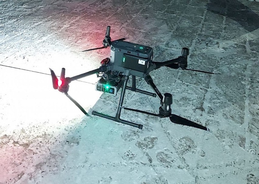 Dron antysmogowy sprawdza czym mieszkańcy Lęborka palą w piecach