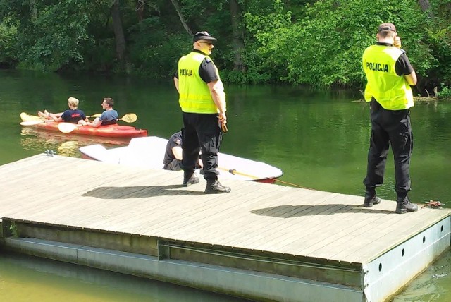 Policja skontrolował ponad 50 osób na wodzie.