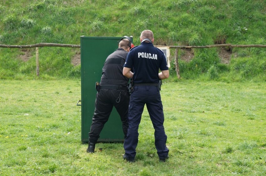 Policjanci z Wodzisławia Śl. ćwiczyli na strzelnicy