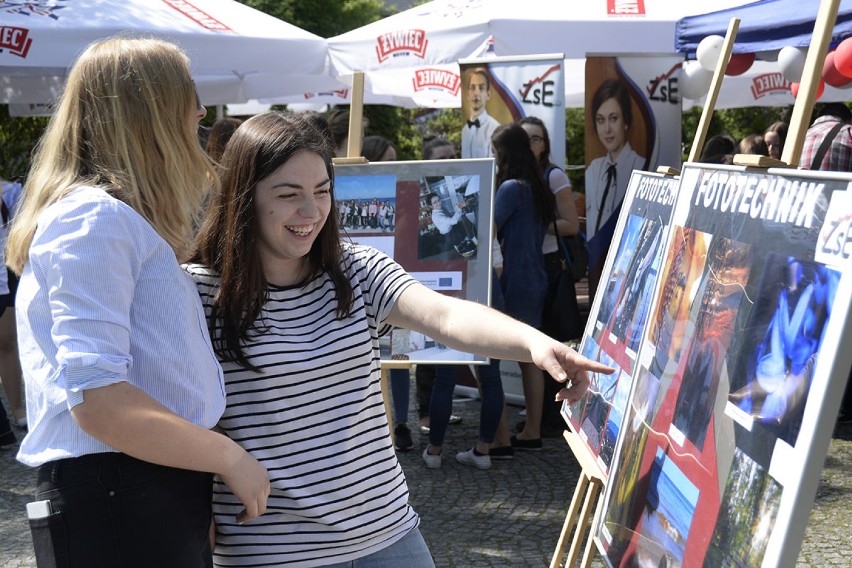 Plenerowa wystawa prac uczniów ZSE w Radomsku