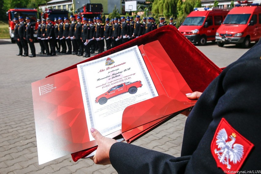 Dzień Strażaka w Lublinie. Wręczono odznaczenia, awanse oraz przekazano nowe samochody pożarnicze