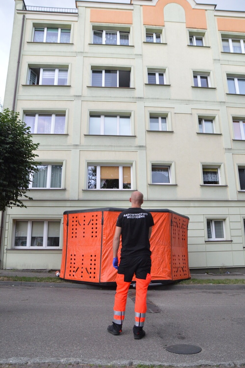 Z dwumiesięcznym dzieckiem zabarykadował się w mieszkaniu w centrum Człuchowa