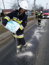 Kilometry oleju na drodze w Sieradzu. Wyciek objął m.in. strategiczną ulicę Jana Pawła II