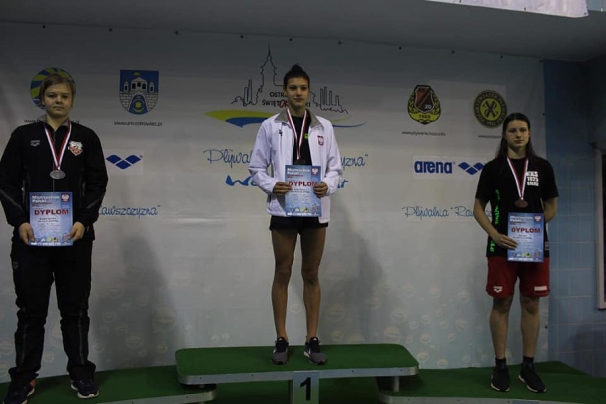 Julia Maik zdobyła drugi medal Mistrzostw Polski Juniorów 15-letnich w pływaniu ZDJĘCIA