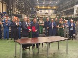 Wizyta premiera Mateusza Morawieckiego w Bumarze Łabędy w Gliwicach. Podpisana została umowa na produkcję Krabów – nowoczesnych armatohaubic