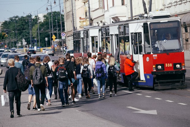 Prezydent Rafał Bruski chce wprowadzenia nowych ulg dla uczniów na przejazdy autobusami i tramwajami.