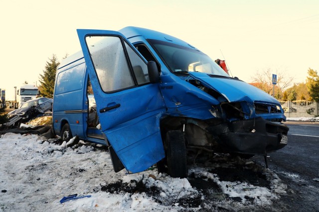 Wypadek busa i osobowego audi w Jaksonku