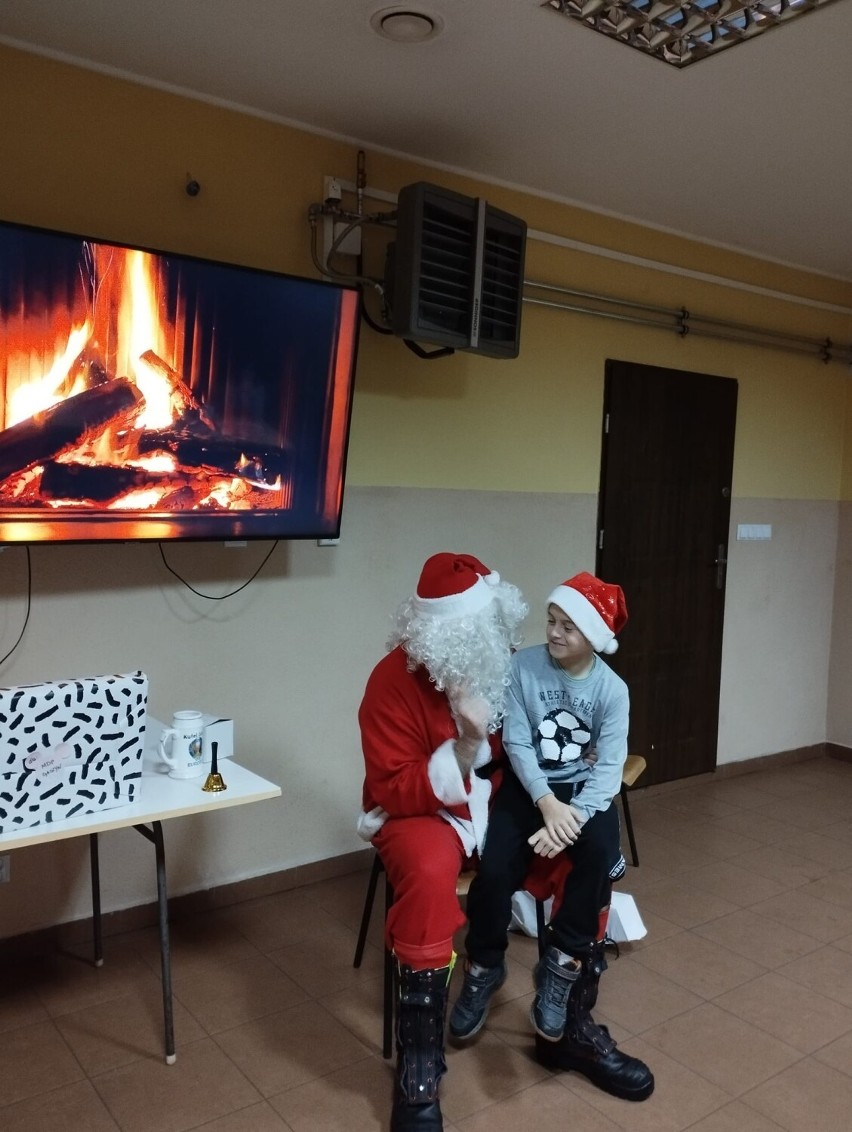 Wizyta Mikołaja i wspólne kibicowanie w OSP w Gaszynie ZDJĘCIA