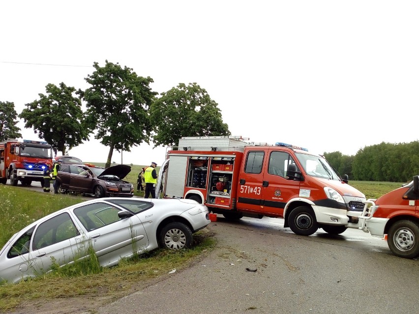 Wypadek w Pstrokoniach. Zderzenie dwóch samochodów - aktualizacja
