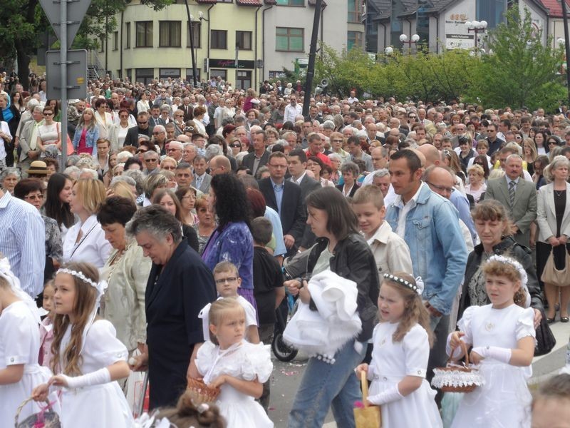 Jaworzno: Tak wyglądała procesja Bożego Ciała w kolegiacie. Byłeś? Znajdź się na zdjęciach![GALERIA]