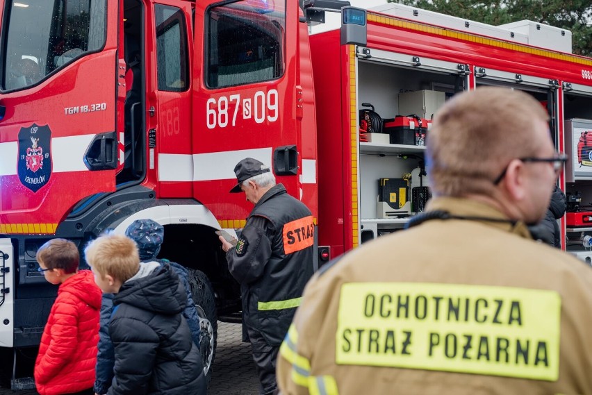 Strażacy z OSP Kromołów odebrali nowy wóz gaśniczy - zobaczcie zdjęcia