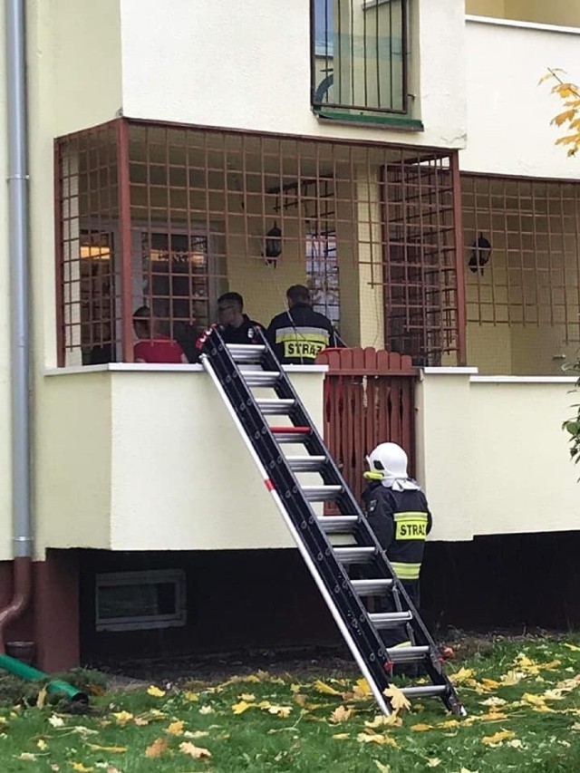Na miejsce wezwano straż pożarną, ale na szczęście obyło się bez konieczności wyważania drzwi balkonowych