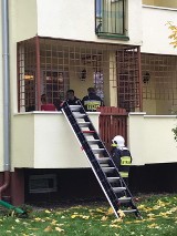 W Solcu Kujawskim dwulatek zatrzasnął mamę na balkonie. Pomóc musieli strażacy OSP