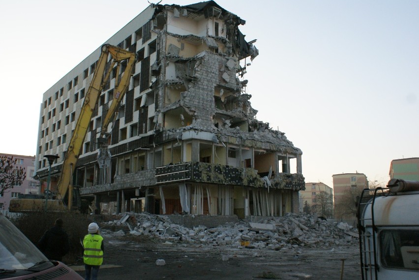 Rozpoczęło się definitywne burzenie dawnego hotelu Orbis...