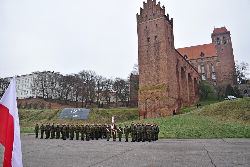 Pod murami kwidzyńskiego zamku słowa przysięgi wojskowej...