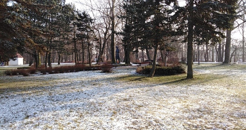 Słoneczna pogoda zachęca do spacerów. Nie siedźcie w domu,...