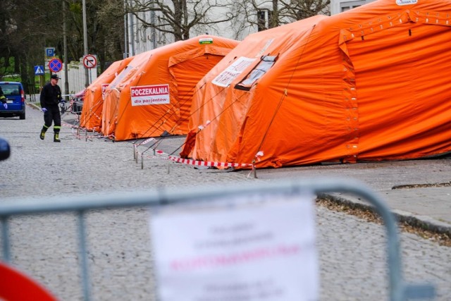 KOŚCIAN. Koronawirus wciąż groźny, w ostatnich dniach z powodu COVID-19 zmarły kolejne trzy osoby