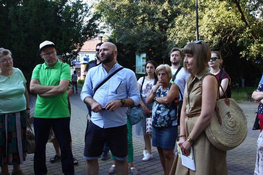 Mieszkańcy Rzeszowa i nie tylko przeszli śladami dawnych kin rzeszowskiego Śródmieścia [FOTO]