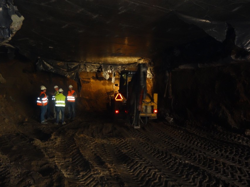 Trwa  drążenie tunelu pod ulicą Matyi w Poznaniu