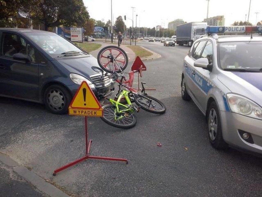 Wypadek rowerzystów na Włókniarzy w Łodzi [ZDJĘCIA]
