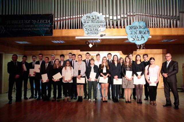 Stypendia Prezesa Rady Ministrów otrzymało w tym roku 92 uczniów z Opolszczyzny. Ich wręczenie odbyło się w szkole muzycznej w Opolu.