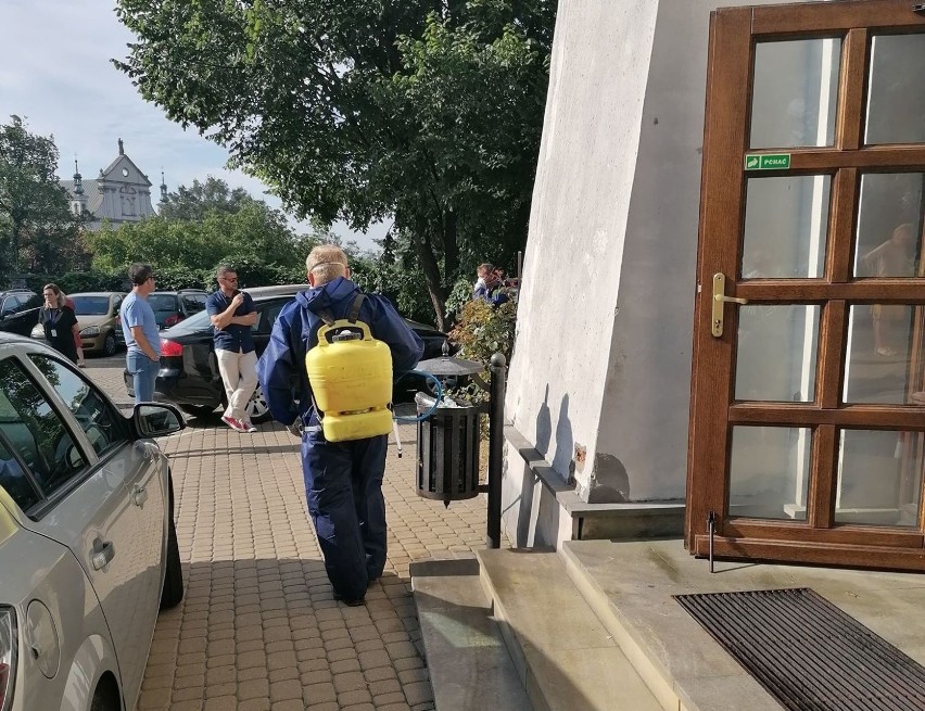Koronawirus w Urzędzie Miasta w Sandomierzu! Zakażona pracownica, magistrat zamknięty. Trwa dezynfekcja [ZDJĘCIA]