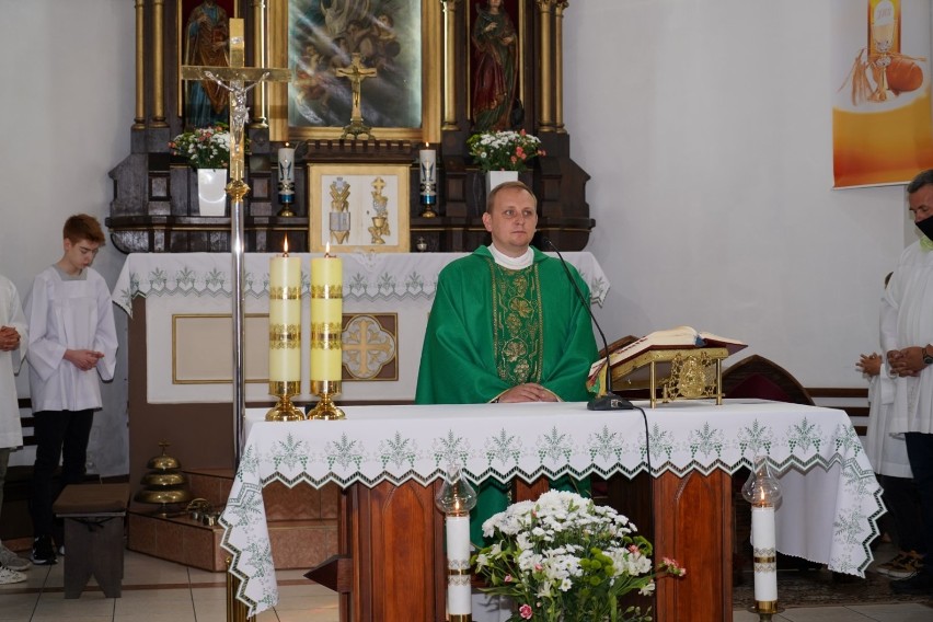 Parafia w Debrznie pożegnała księdza Grzegorza Siwaka - przyjaciela młodzieży